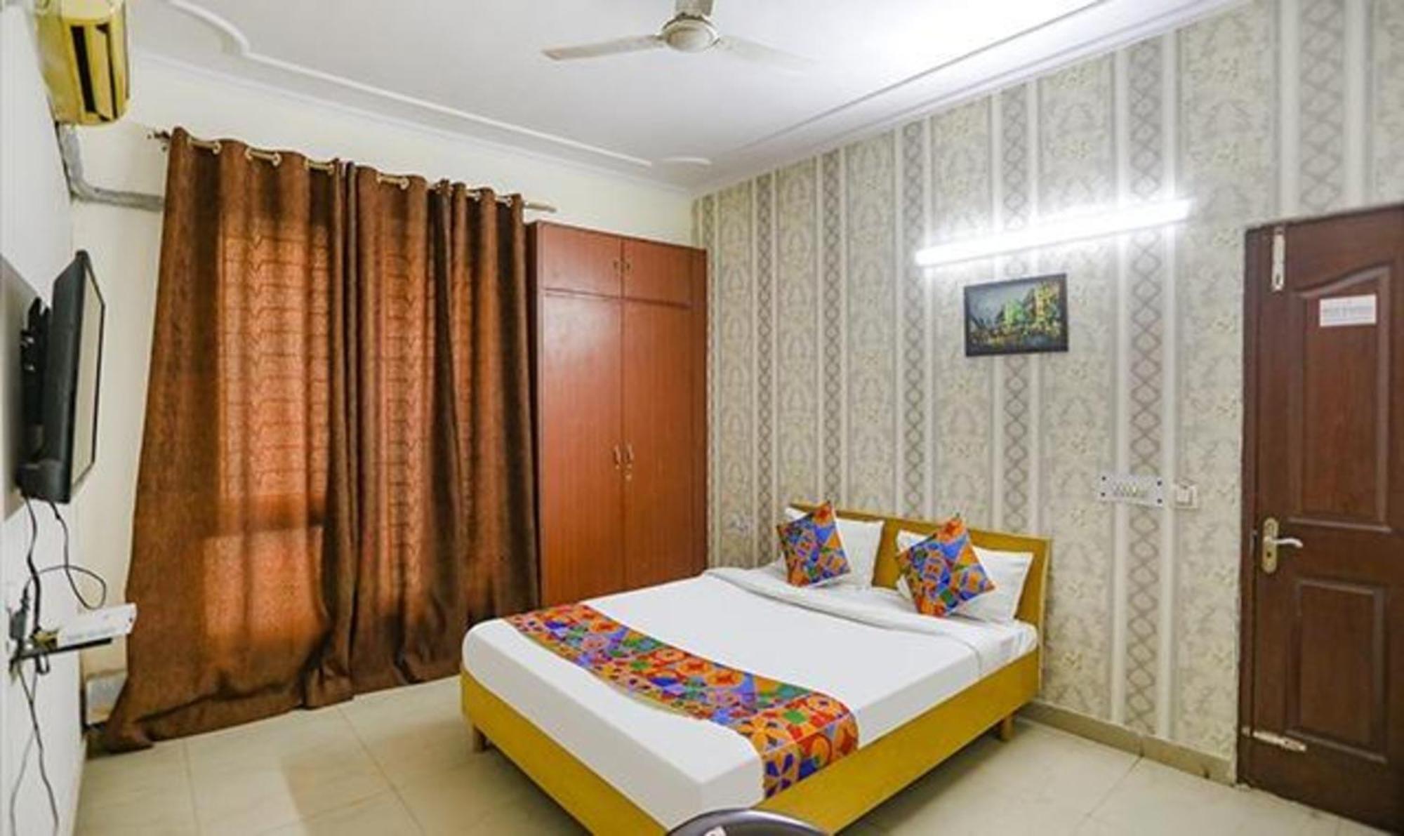 Hotel Fabexpress Ap International Noida Exterior foto