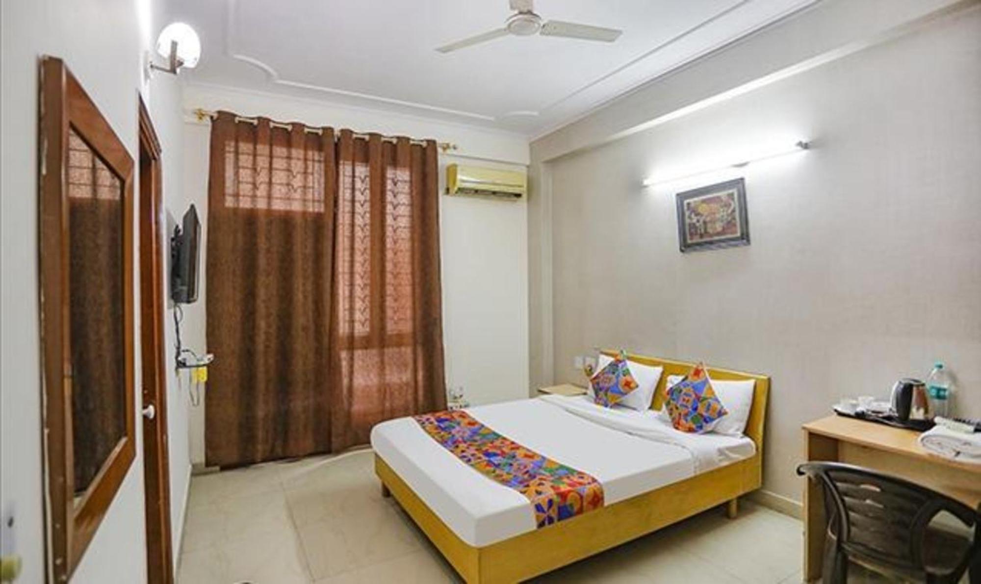 Hotel Fabexpress Ap International Noida Exterior foto