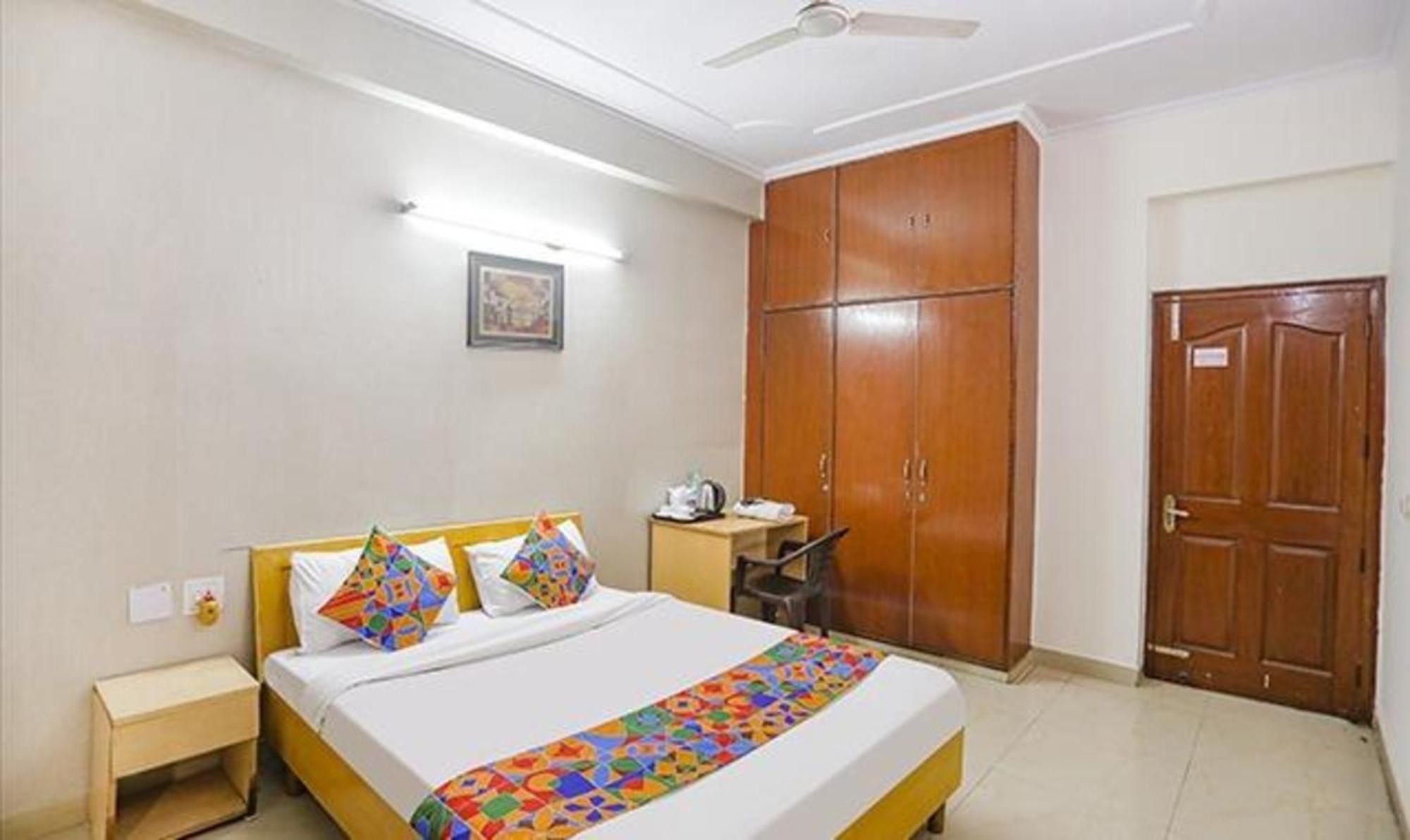 Hotel Fabexpress Ap International Noida Exterior foto