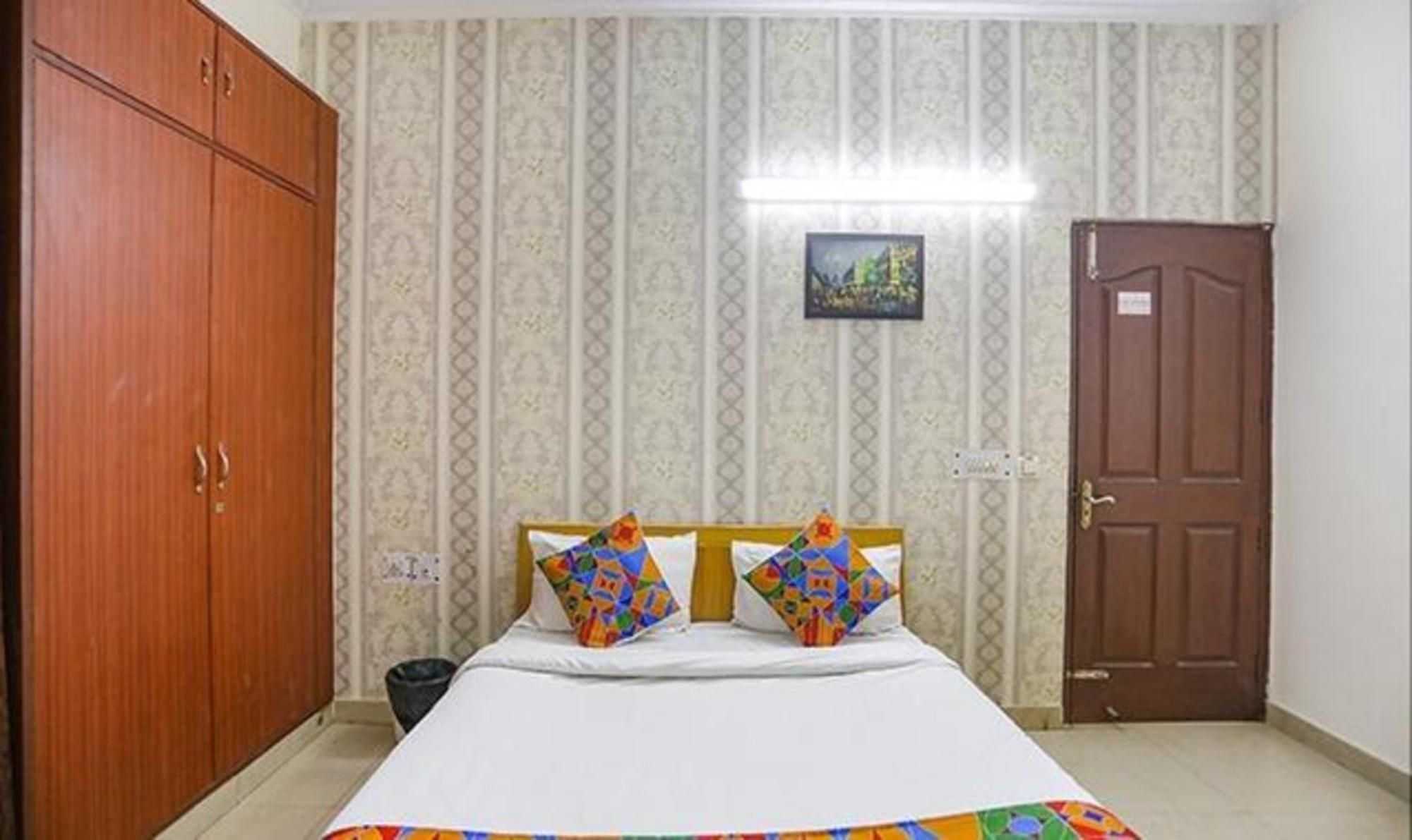 Hotel Fabexpress Ap International Noida Exterior foto