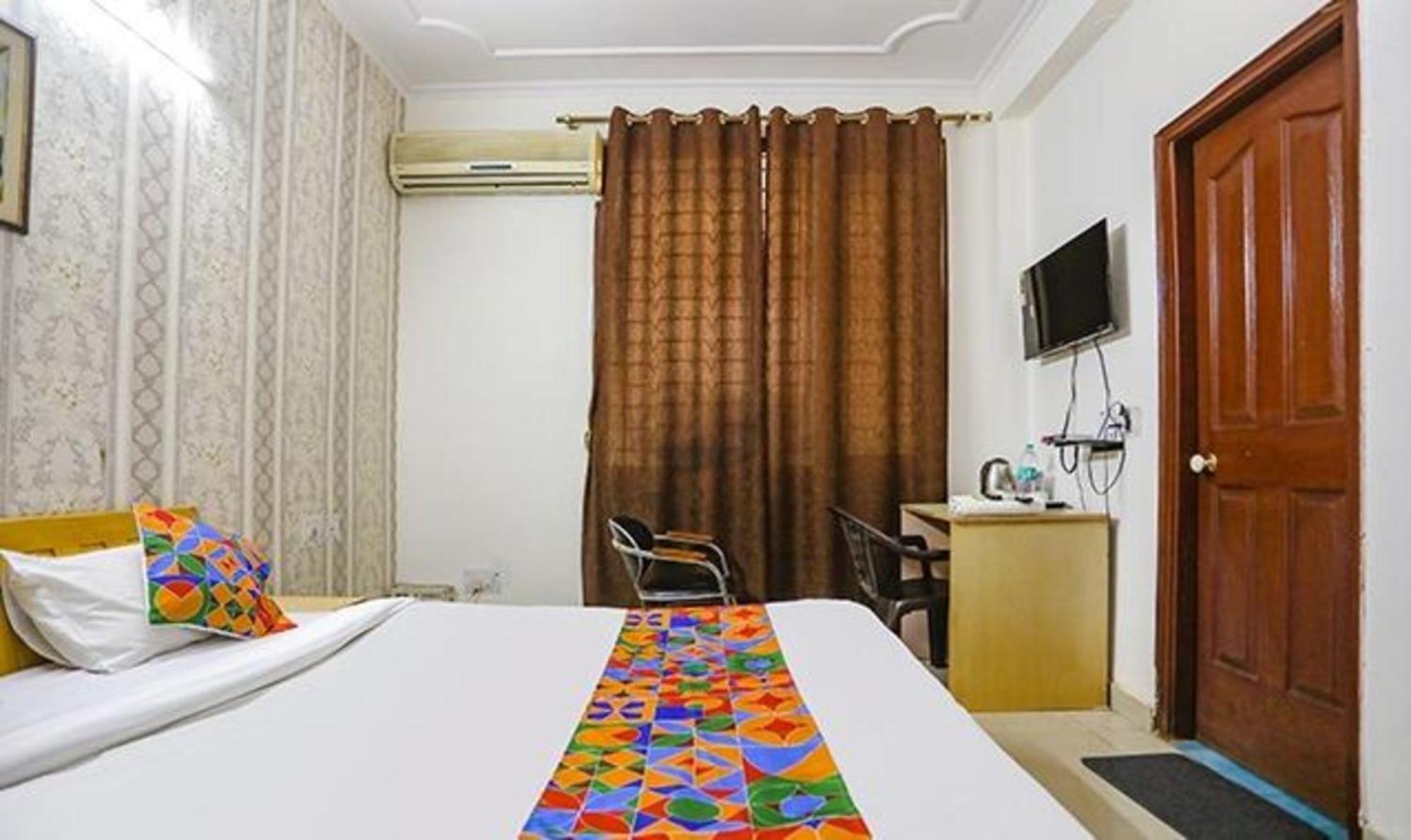 Hotel Fabexpress Ap International Noida Exterior foto